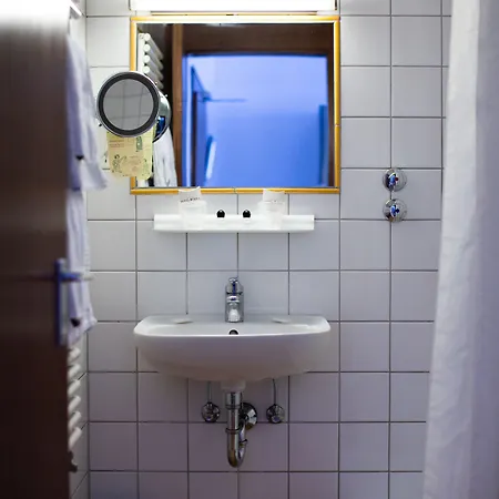 Stern - Self Check-in Hotel