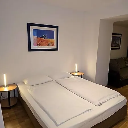 Stern - Self Check-in Hotel