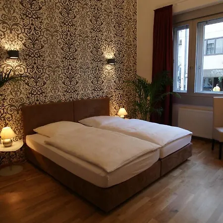 Stern 3* Dusseldorf